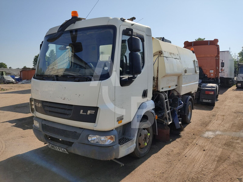 DAF LF45.160 - מטאטא כבישים: תמונה 2 DAF LF45.160 - מטאטא כבישים: תמונה 2