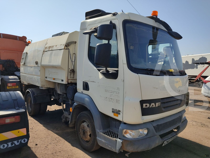 DAF LF45.160 - מטאטא כבישים: תמונה 1 DAF LF45.160 - מטאטא כבישים: תמונה 1