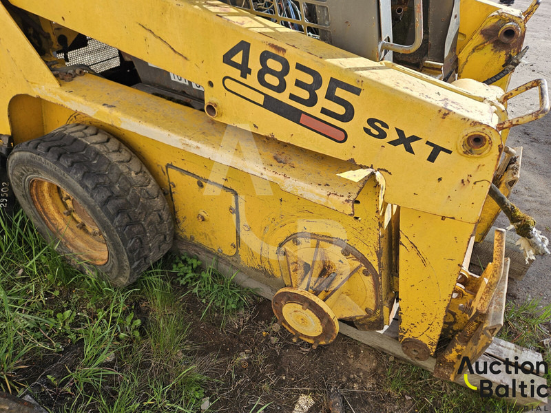 Gehl 4835 SXT - מעמיס היגוי החלקה: תמונה 4 Gehl 4835 SXT - מעמיס היגוי החלקה: תמונה 4