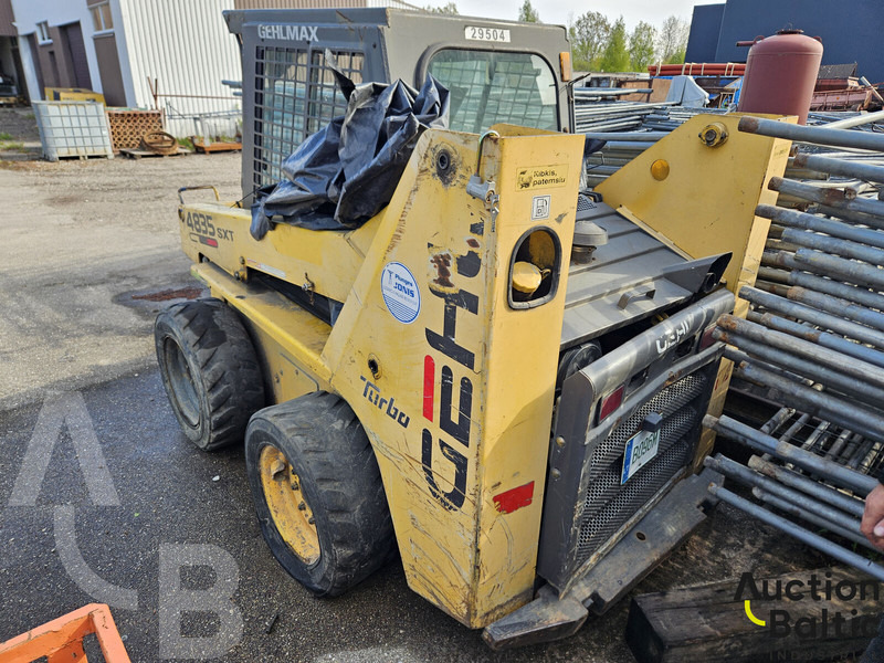 Gehl 4835 SXT - מעמיס היגוי החלקה: תמונה 2 Gehl 4835 SXT - מעמיס היגוי החלקה: תמונה 2