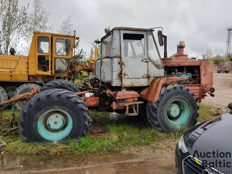 HTZ XTZ T-150K - טרקטור חקלאי: תמונה 1 HTZ XTZ T-150K - טרקטור חקלאי: תמונה 1