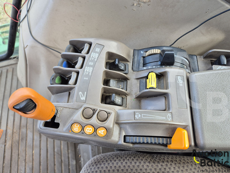 טרקטור חקלאי John Deere 6210 R: תמונה 10 טרקטור חקלאי John Deere 6210 R: תמונה 10