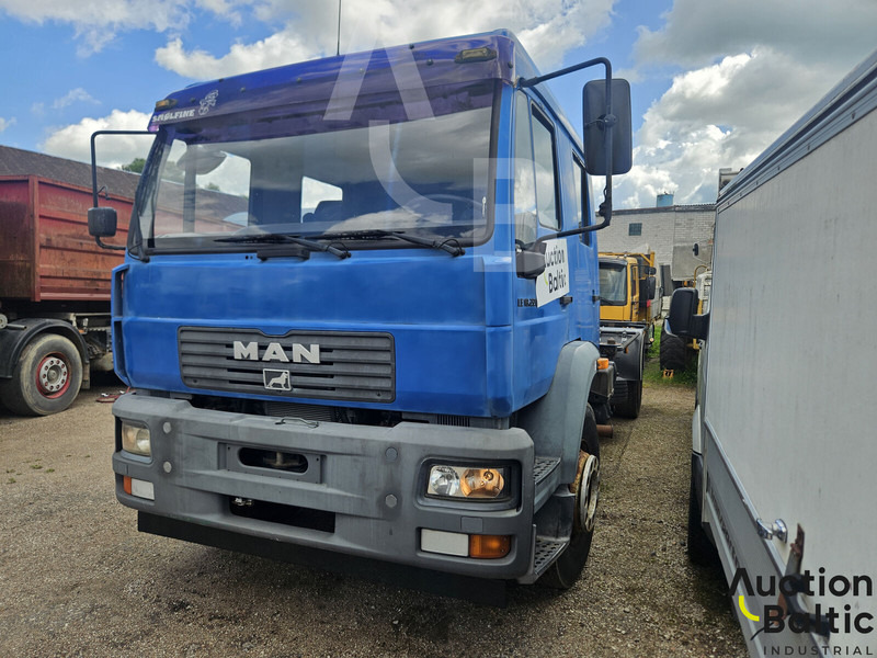 MAN 18.225 - משאית עם שלדת תא: תמונה 2 MAN 18.225 - משאית עם שלדת תא: תמונה 2