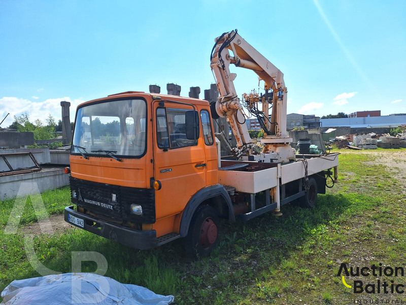 Magirus 130 M 8 - משאית צד נופל/ שטוחה, משאית מנוף: תמונה 2 Magirus 130 M 8 - משאית צד נופל/ שטוחה, משאית מנוף: תמונה 2
