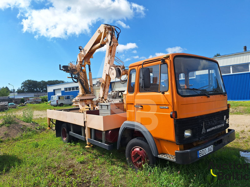 Magirus 130 M 8 - משאית צד נופל/ שטוחה, משאית מנוף: תמונה 1 Magirus 130 M 8 - משאית צד נופל/ שטוחה, משאית מנוף: תמונה 1