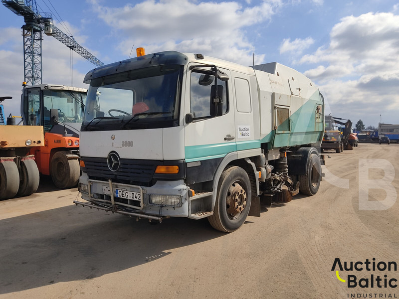 Mercedes-Benz 1517 - מטאטא כבישים: תמונה 1 Mercedes-Benz 1517 - מטאטא כבישים: תמונה 1