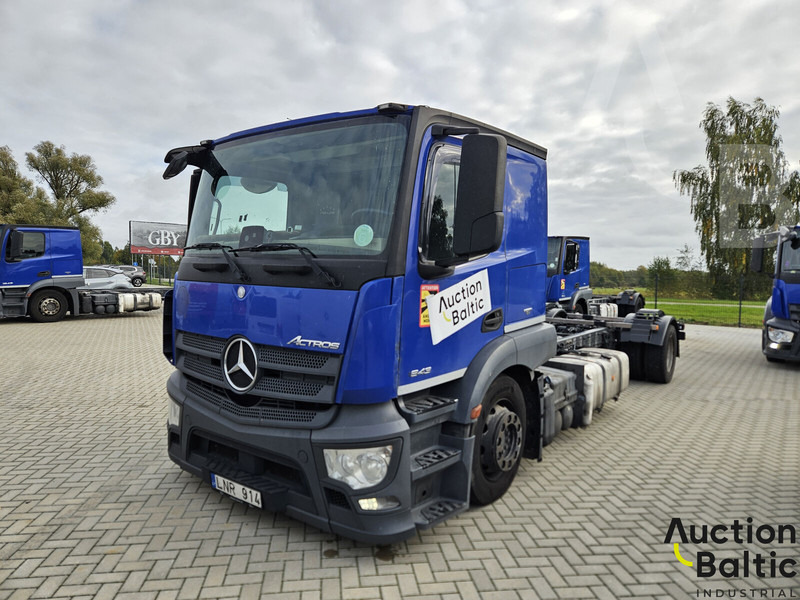 Mercedes-Benz Actros 1843 - משאית עם שלדת תא: תמונה 2 Mercedes-Benz Actros 1843 - משאית עם שלדת תא: תמונה 2
