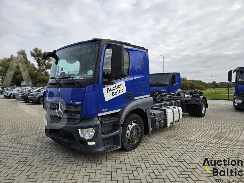 Mercedes-Benz Actros 1843 - משאית עם שלדת תא: תמונה 2 Mercedes-Benz Actros 1843 - משאית עם שלדת תא: תמונה 2