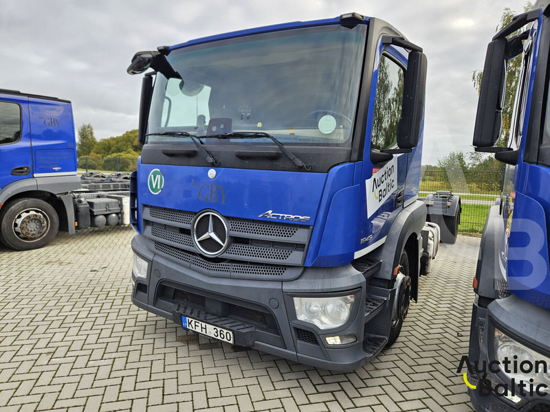 Mercedes-Benz Actros 1843 - משאית עם שלדת תא: תמונה 2 Mercedes-Benz Actros 1843 - משאית עם שלדת תא: תמונה 2