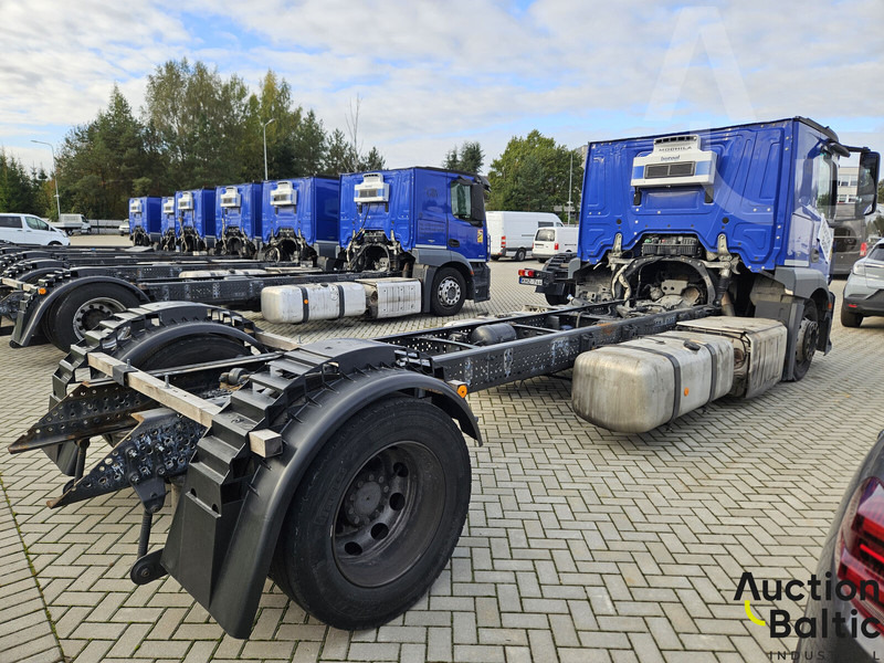 Mercedes-Benz Actros 1843 - משאית עם שלדת תא: תמונה 2 Mercedes-Benz Actros 1843 - משאית עם שלדת תא: תמונה 2