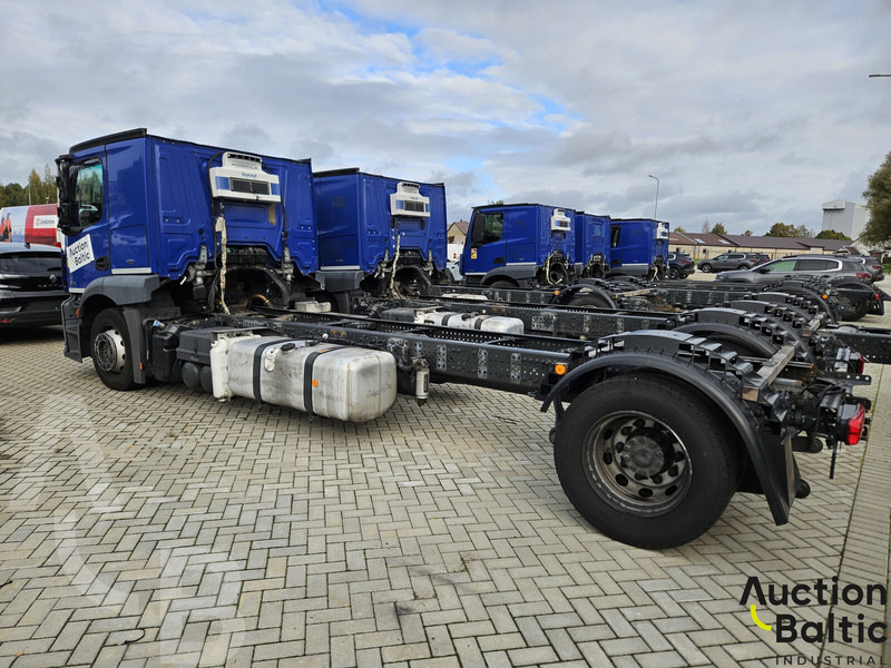 Mercedes-Benz Actros 1843 - משאית עם שלדת תא: תמונה 3 Mercedes-Benz Actros 1843 - משאית עם שלדת תא: תמונה 3