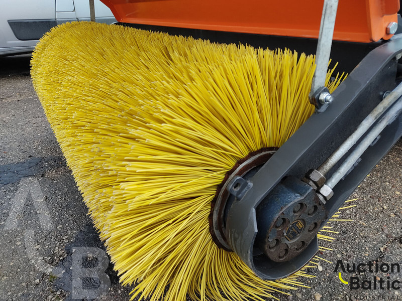 מטאטא כבישים Multihog CX75: תמונה 12