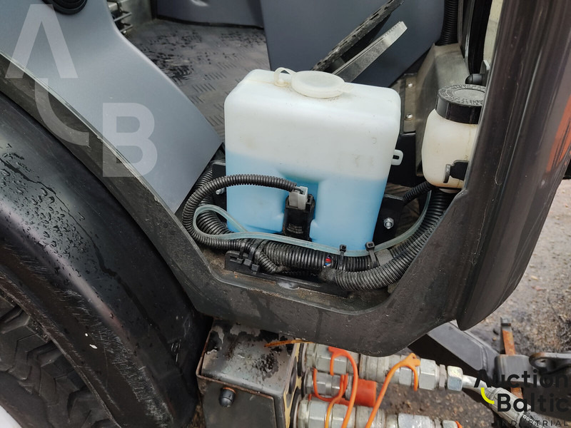 מטאטא כבישים Multihog CX75: תמונה 11