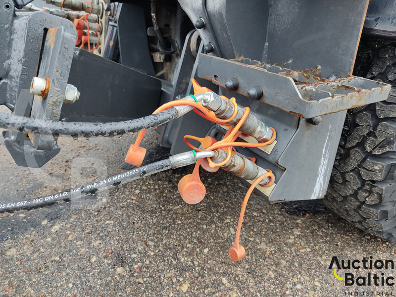 מטאטא כבישים Multihog CX75: תמונה 17