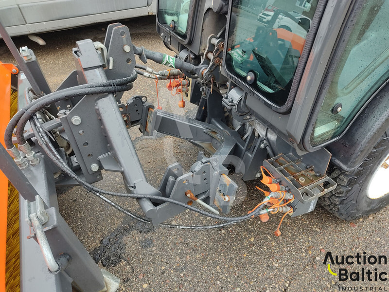 מטאטא כבישים Multihog CX75: תמונה 14