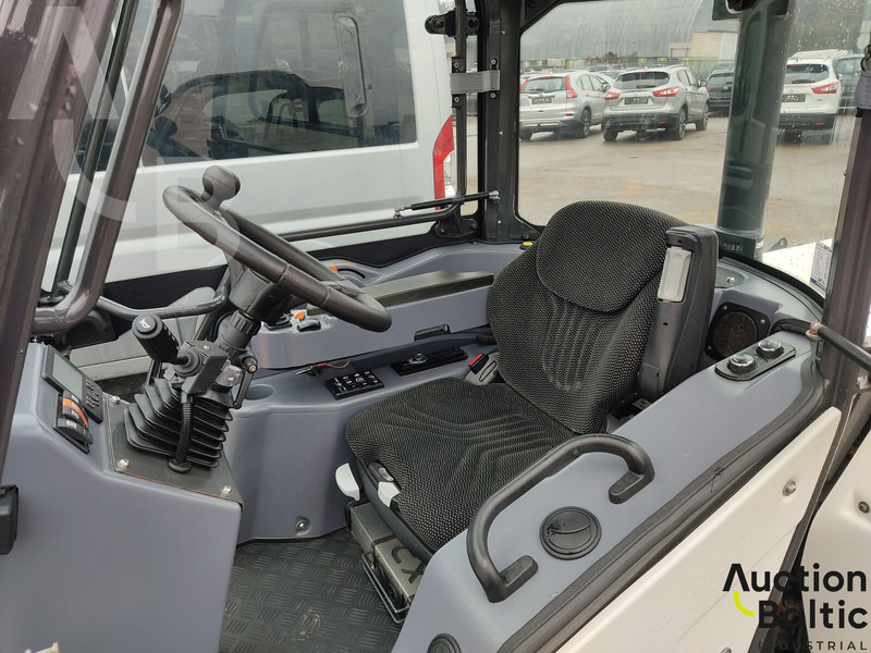 מטאטא כבישים Multihog CX75: תמונה 6