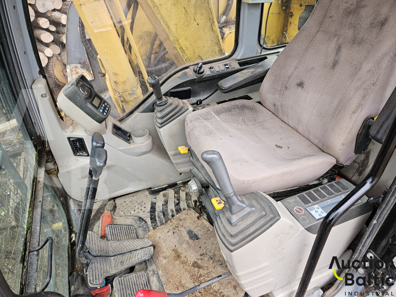 מחפר סורק New Holland E 145: תמונה 7