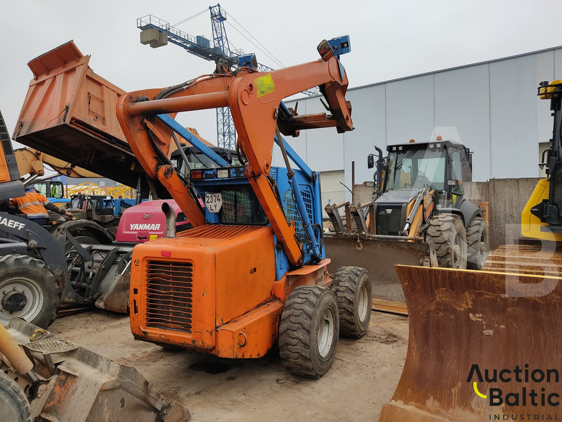 New Holland LS 185 B - מעמיס היגוי החלקה: תמונה 4 New Holland LS 185 B - מעמיס היגוי החלקה: תמונה 4
