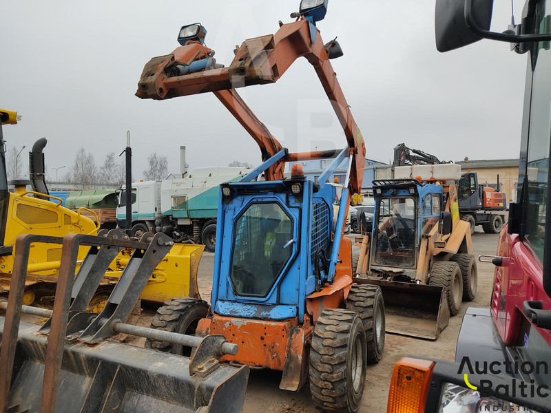 New Holland LS 185 B - מעמיס היגוי החלקה: תמונה 2 New Holland LS 185 B - מעמיס היגוי החלקה: תמונה 2