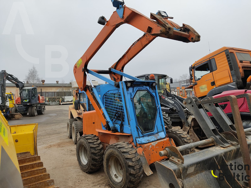 New Holland LS 185 B - מעמיס היגוי החלקה: תמונה 1 New Holland LS 185 B - מעמיס היגוי החלקה: תמונה 1