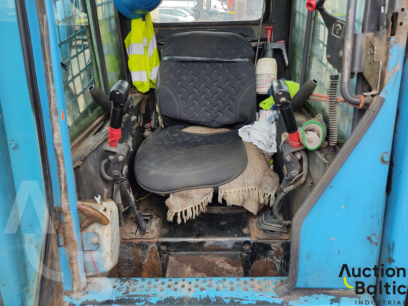 New Holland LS 185 B - מעמיס היגוי החלקה: תמונה 5 New Holland LS 185 B - מעמיס היגוי החלקה: תמונה 5