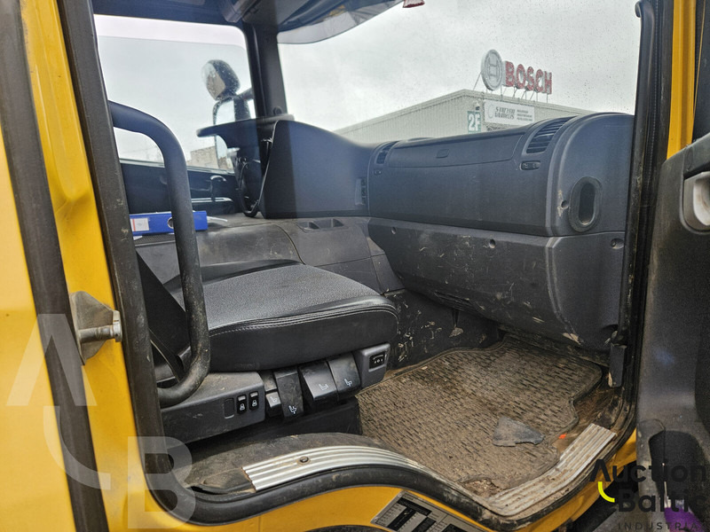 משאית תיבה Scania P380: תמונה 12