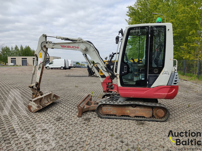 Takeuchi TB228 - מיני מחפר: תמונה 3 Takeuchi TB228 - מיני מחפר: תמונה 3