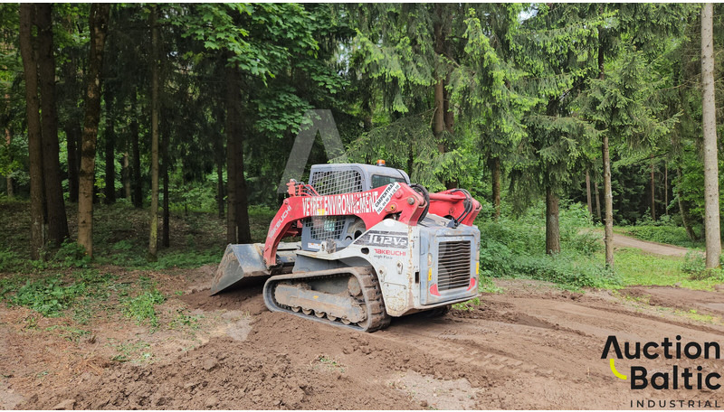 Takeuchi TL12V-2 - מעמיס זוחל: תמונה 4 Takeuchi TL12V-2 - מעמיס זוחל: תמונה 4