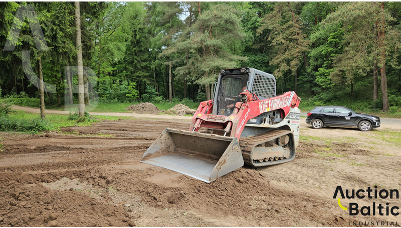 Takeuchi TL12V-2 - מעמיס זוחל: תמונה 1 Takeuchi TL12V-2 - מעמיס זוחל: תמונה 1