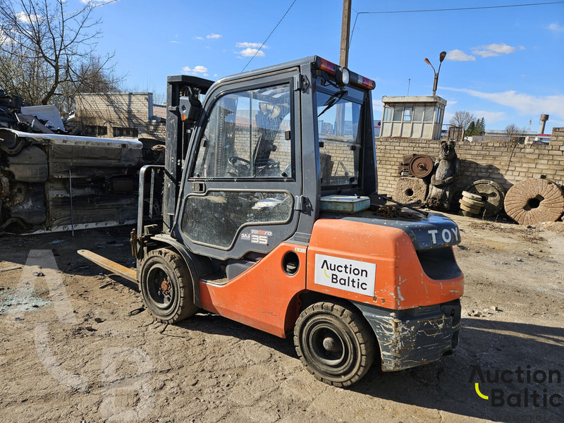 Toyota E 811 - מלגזת סולר: תמונה 4 Toyota E 811 - מלגזת סולר: תמונה 4