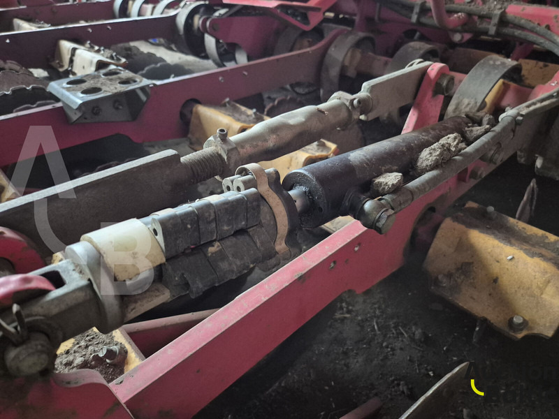 Vaderstad Rapid400C - ציוד זריעה: תמונה 5 Vaderstad Rapid400C - ציוד זריעה: תמונה 5