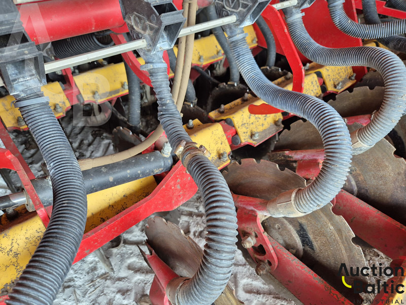 Vaderstad Rapid400C - ציוד זריעה: תמונה 5 Vaderstad Rapid400C - ציוד זריעה: תמונה 5