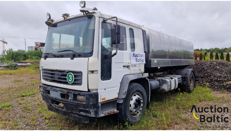 Volvo FL220 - משאית מכל: תמונה 1 Volvo FL220 - משאית מכל: תמונה 1