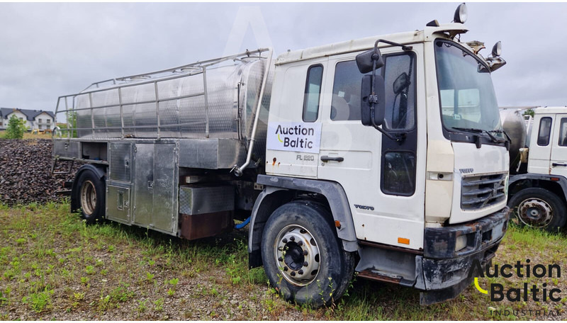 Volvo FL220 - משאית מכל: תמונה 3 Volvo FL220 - משאית מכל: תמונה 3