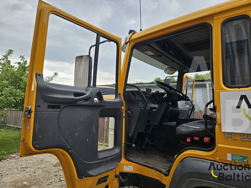 Volvo FL6 250 - משאית צד נופל/ שטוחה, משאית מנוף: תמונה 5 Volvo FL6 250 - משאית צד נופל/ שטוחה, משאית מנוף: תמונה 5