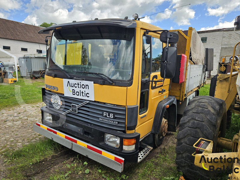 Volvo FL612 - משאית צד נופל/ שטוחה: תמונה 1 Volvo FL612 - משאית צד נופל/ שטוחה: תמונה 1