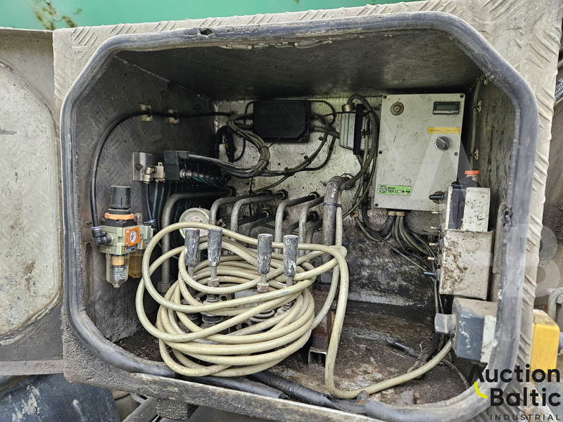 משאית מערבלת בטון Volvo FM12: תמונה 15