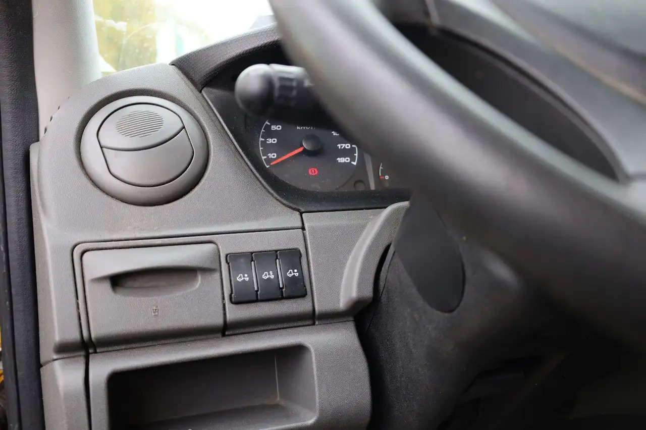 כלי רכב מסחרי עם תיבה Iveco IS35SI2AA Daily/ Regalsystem/Luftfeder/1. Hand/: תמונה 12 כלי רכב מסחרי עם תיבה Iveco IS35SI2AA Daily/ Regalsystem/Luftfeder/1. Hand/: תמונה 12