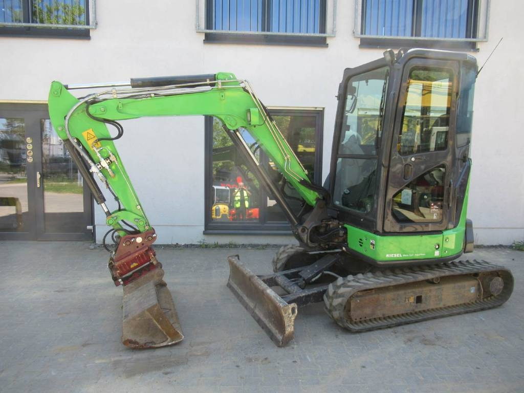 Hitachi ZX33U-6 Powertilt - מיני מחפר: תמונה 1 Hitachi ZX33U-6 Powertilt - מיני מחפר: תמונה 1