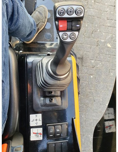 Giant Tobroco Giant G2200E X-TRA Kniklader - מעמיס גלגלים: תמונה 5 Giant Tobroco Giant G2200E X-TRA Kniklader - מעמיס גלגלים: תמונה 5