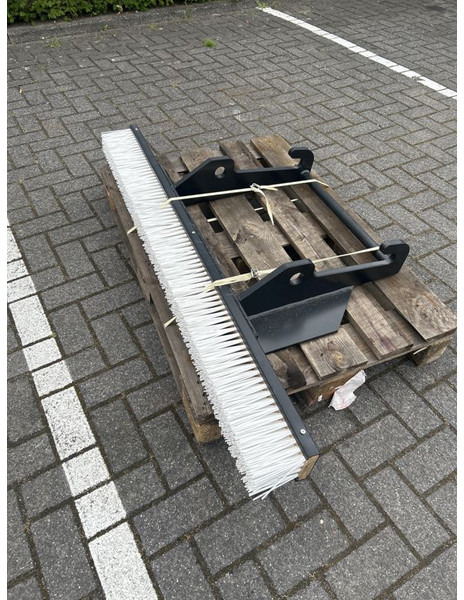 Tobroco Veegborstel 150 cm Giant aanspan - מטאטא עבור מכונת בנייה: תמונה 1 Tobroco Veegborstel 150 cm Giant aanspan - מטאטא עבור מכונת בנייה: תמונה 1