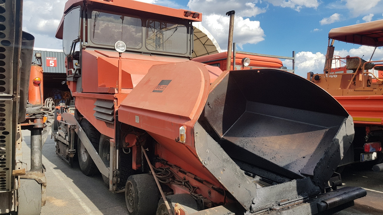 DYNAPAC DEMAG DF 135 P - מרצף אספלט: תמונה 1 DYNAPAC DEMAG DF 135 P - מרצף אספלט: תמונה 1