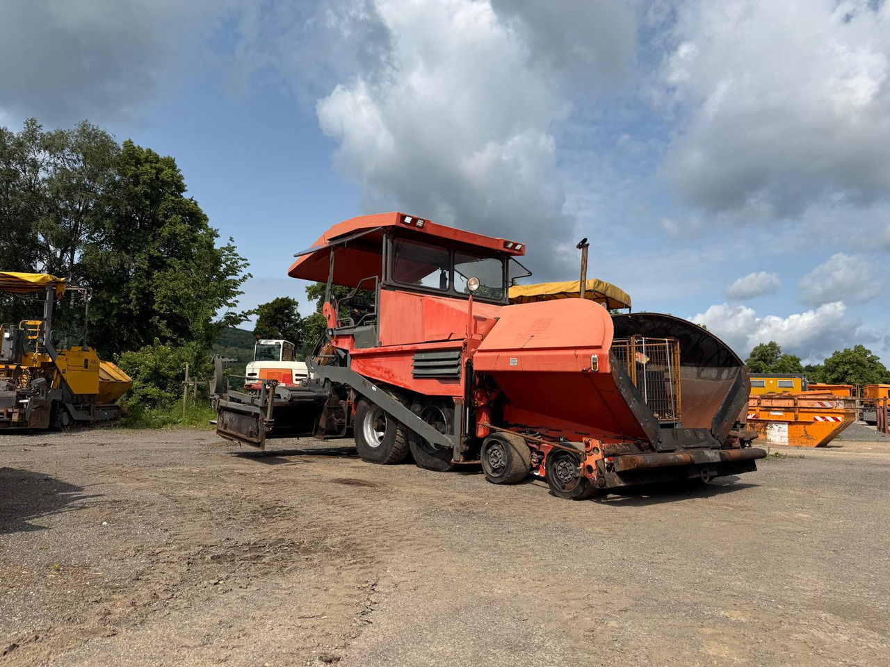 Demag-Dynapac DF135P powerfull 4-axle-paver - מרצף אספלט: תמונה 2 Demag-Dynapac DF135P powerfull 4-axle-paver - מרצף אספלט: תמונה 2