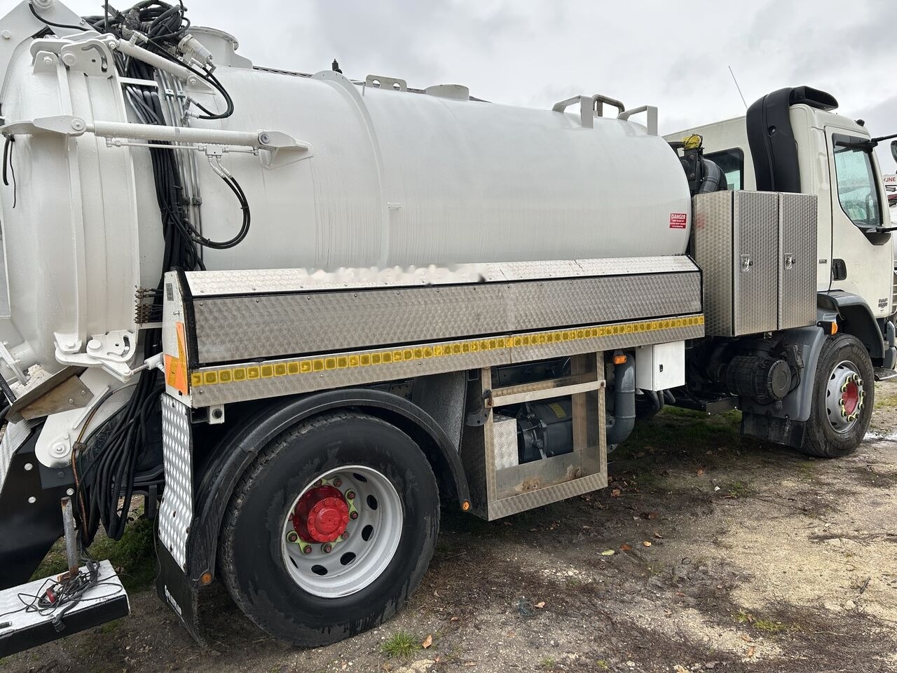 DAF LF55.250 combi tanker - משאית ואקום: תמונה 2 DAF LF55.250 combi tanker - משאית ואקום: תמונה 2
