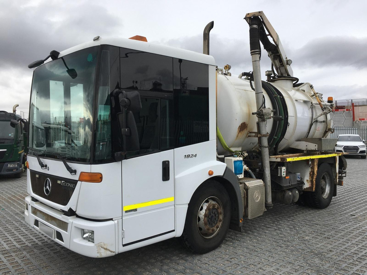 Mercedes-Benz Econic 1824 - משאית ואקום: תמונה 2 Mercedes-Benz Econic 1824 - משאית ואקום: תמונה 2