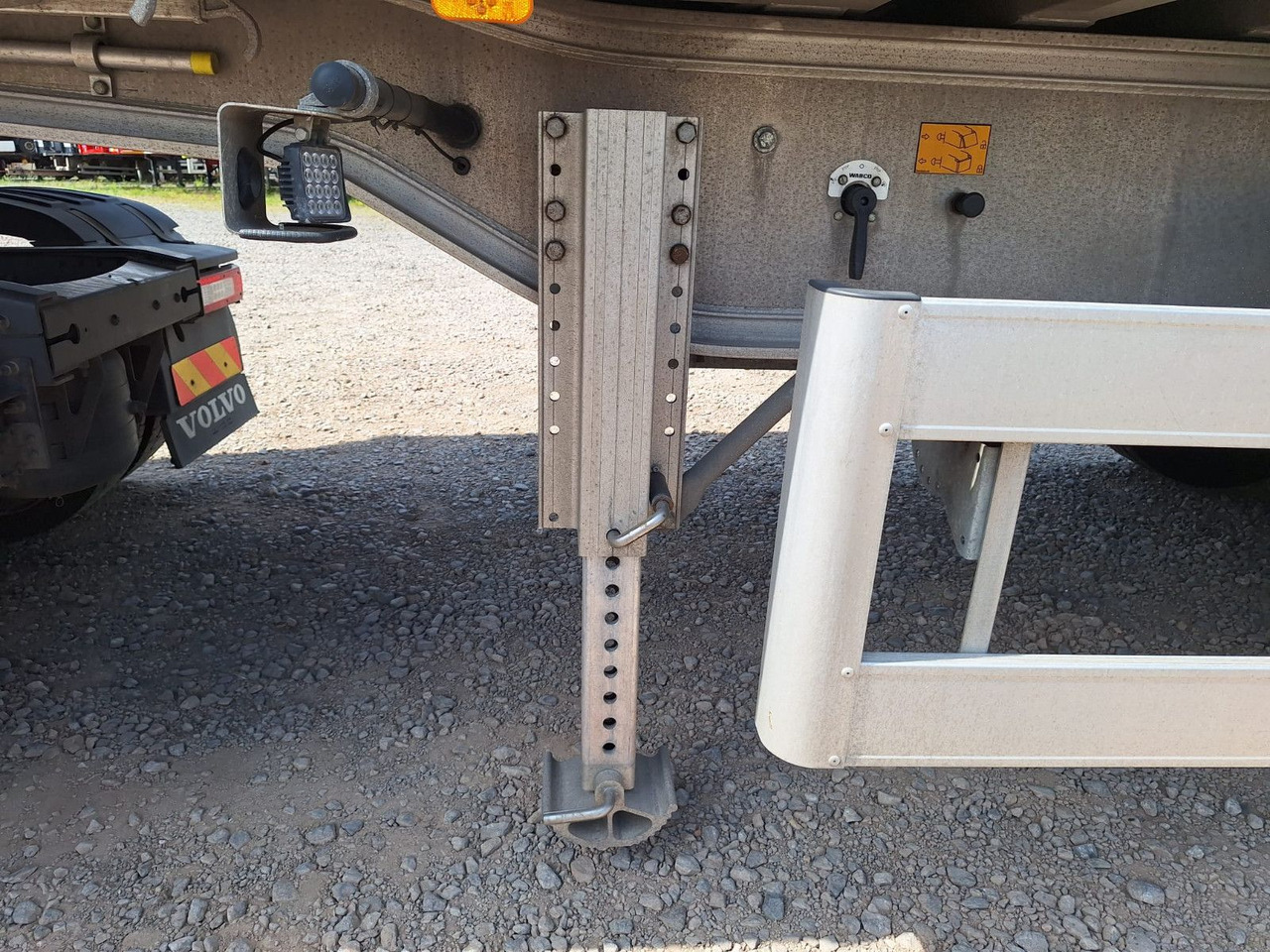Benalu Bulkliner S 95 50m³ Kombiklappe - סמיטריילר עם מזהיר: תמונה 5 Benalu Bulkliner S 95 50m³ Kombiklappe - סמיטריילר עם מזהיר: תמונה 5