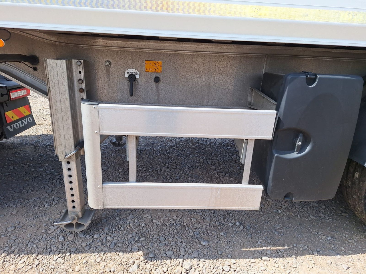 Benalu Bulkliner S 95 50m³ Kombiklappe - סמיטריילר עם מזהיר: תמונה 2 Benalu Bulkliner S 95 50m³ Kombiklappe - סמיטריילר עם מזהיר: תמונה 2