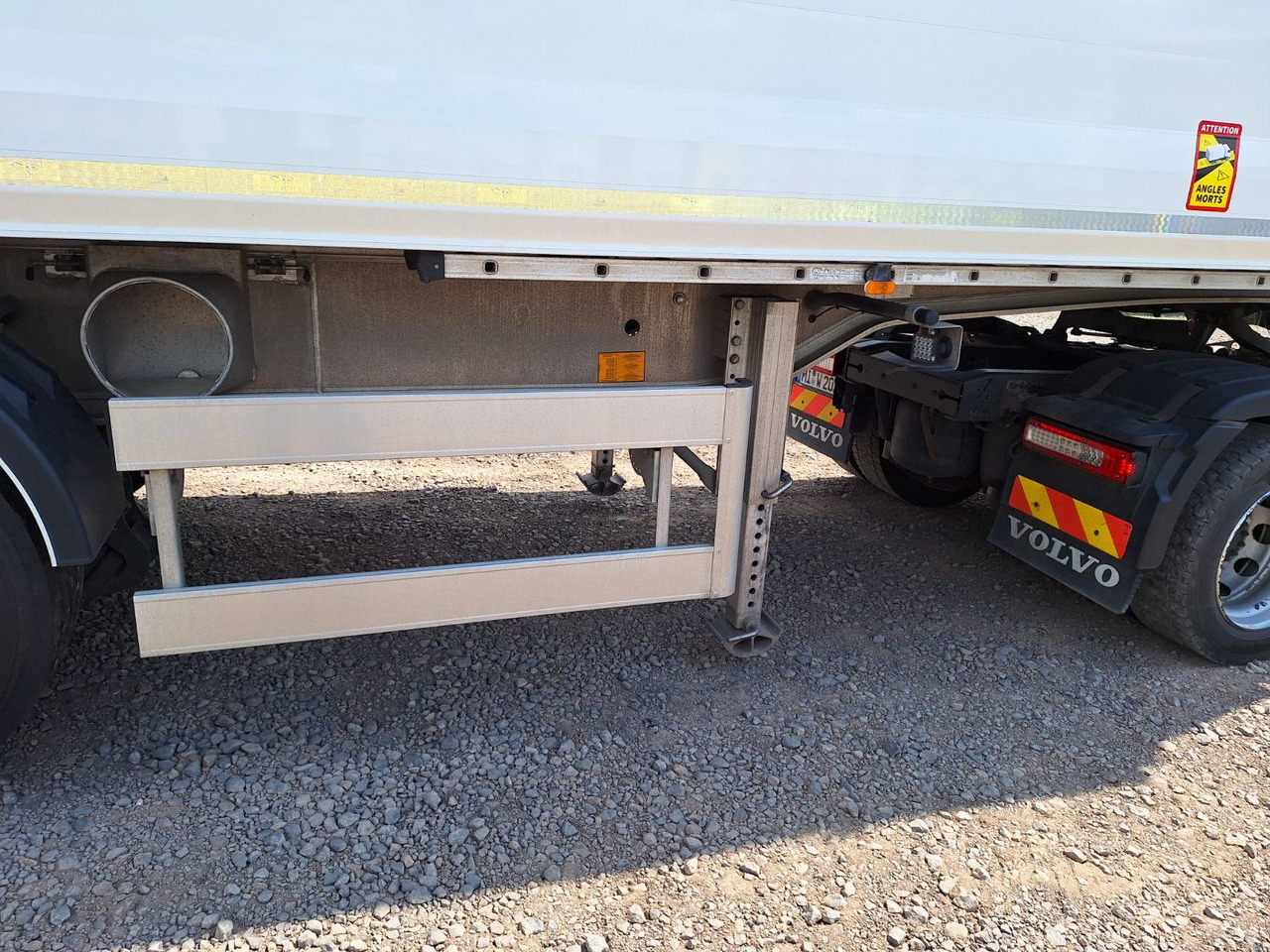 Benalu Bulkliner S 95 50m³ Kombiklappe - סמיטריילר עם מזהיר: תמונה 3 Benalu Bulkliner S 95 50m³ Kombiklappe - סמיטריילר עם מזהיר: תמונה 3
