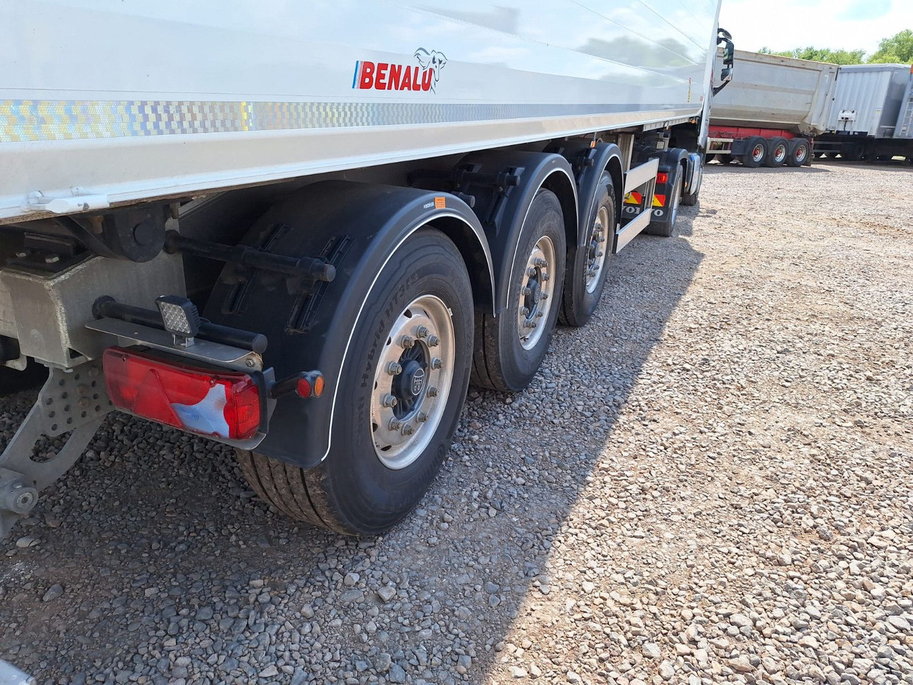 Benalu Bulkliner S 95 50m³ Kombiklappe - סמיטריילר עם מזהיר: תמונה 3 Benalu Bulkliner S 95 50m³ Kombiklappe - סמיטריילר עם מזהיר: תמונה 3