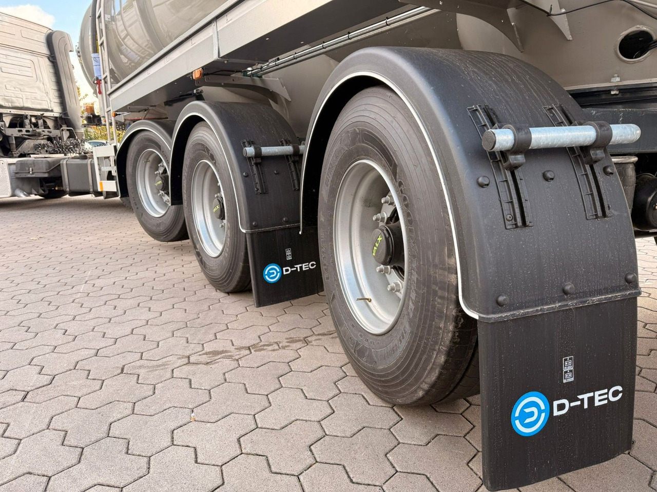 D-TEC Gülletanker 30m³ mit Zwangslenkung - סמיטריילר מכל: תמונה 2 D-TEC Gülletanker 30m³ mit Zwangslenkung - סמיטריילר מכל: תמונה 2
